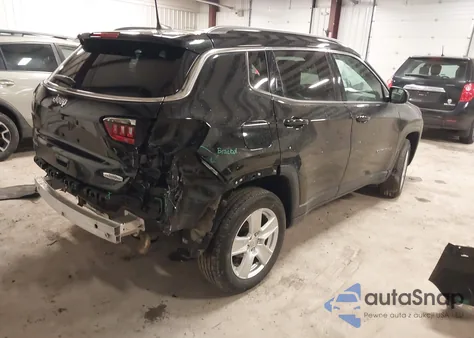 2022 Jeep Compass Latitude 4X4 z USA, uszkodzony, nr VIN 3C4NJDBB4NT135016